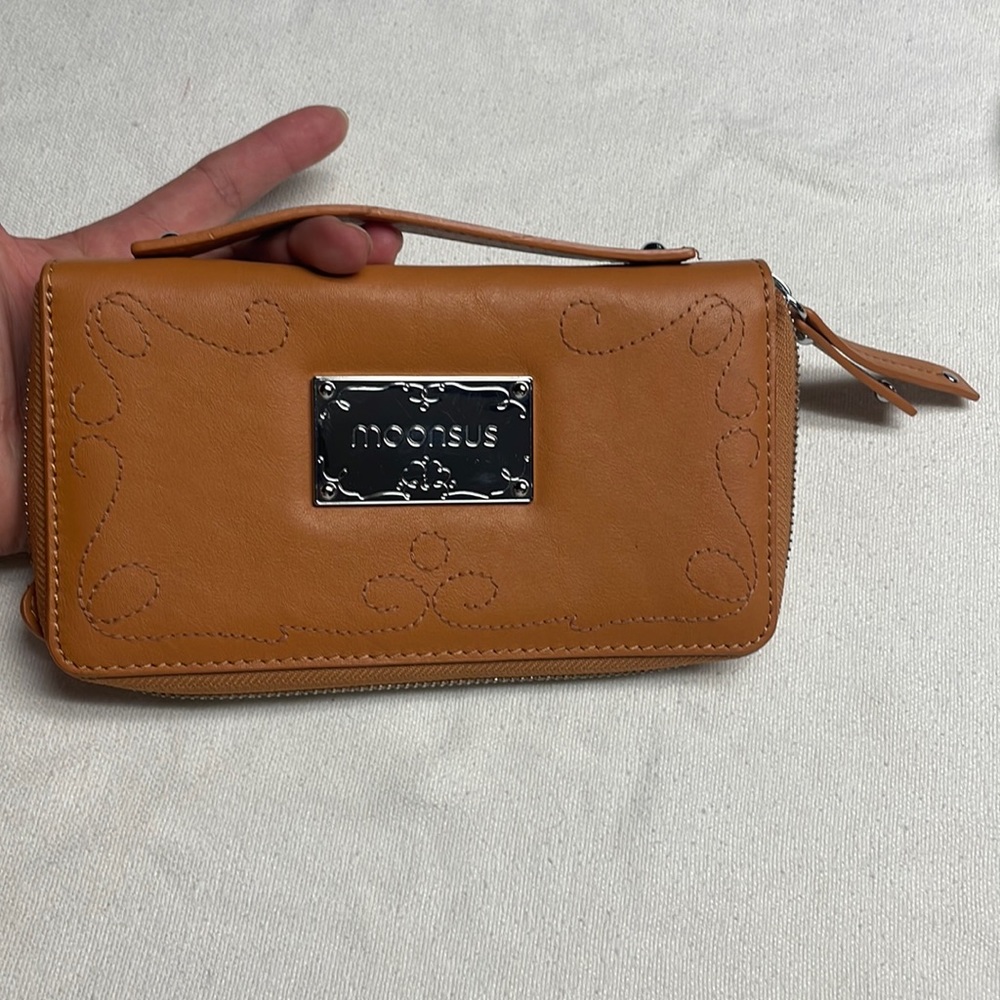 Leather Hand wallet, new with tags.